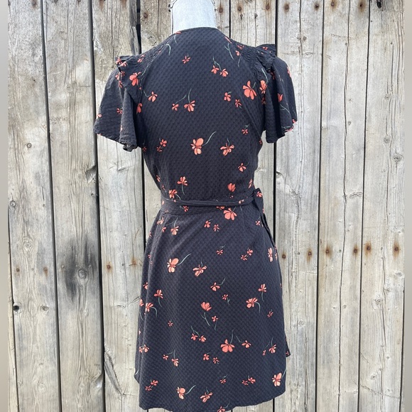 Super Cute n Sexy Black floral wrap dress size XS UNIVERSAL THREAD - Picture 4 of 8